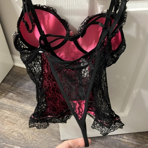 Lingerie - Picture 2 of 4